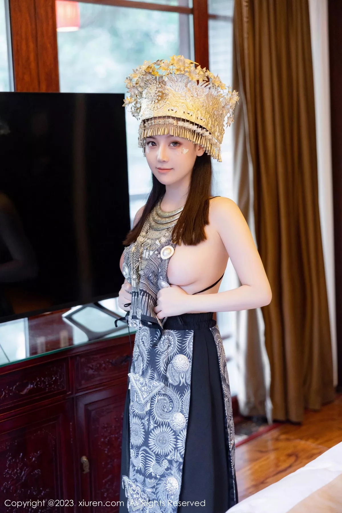 秀人集.com_[XiuRen秀人网]No.7448_模特豆瓣酱户外性感银饰苗族服饰半脱秀丰腴身材完美诱惑写真82P