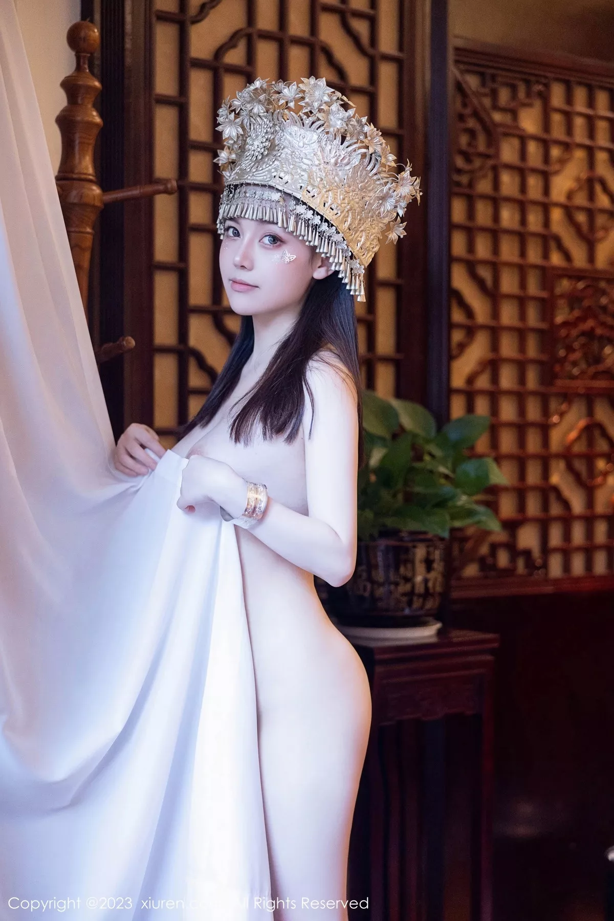 秀人集.com_[XiuRen秀人网]No.7448_模特豆瓣酱户外性感银饰苗族服饰半脱秀丰腴身材完美诱惑写真82P