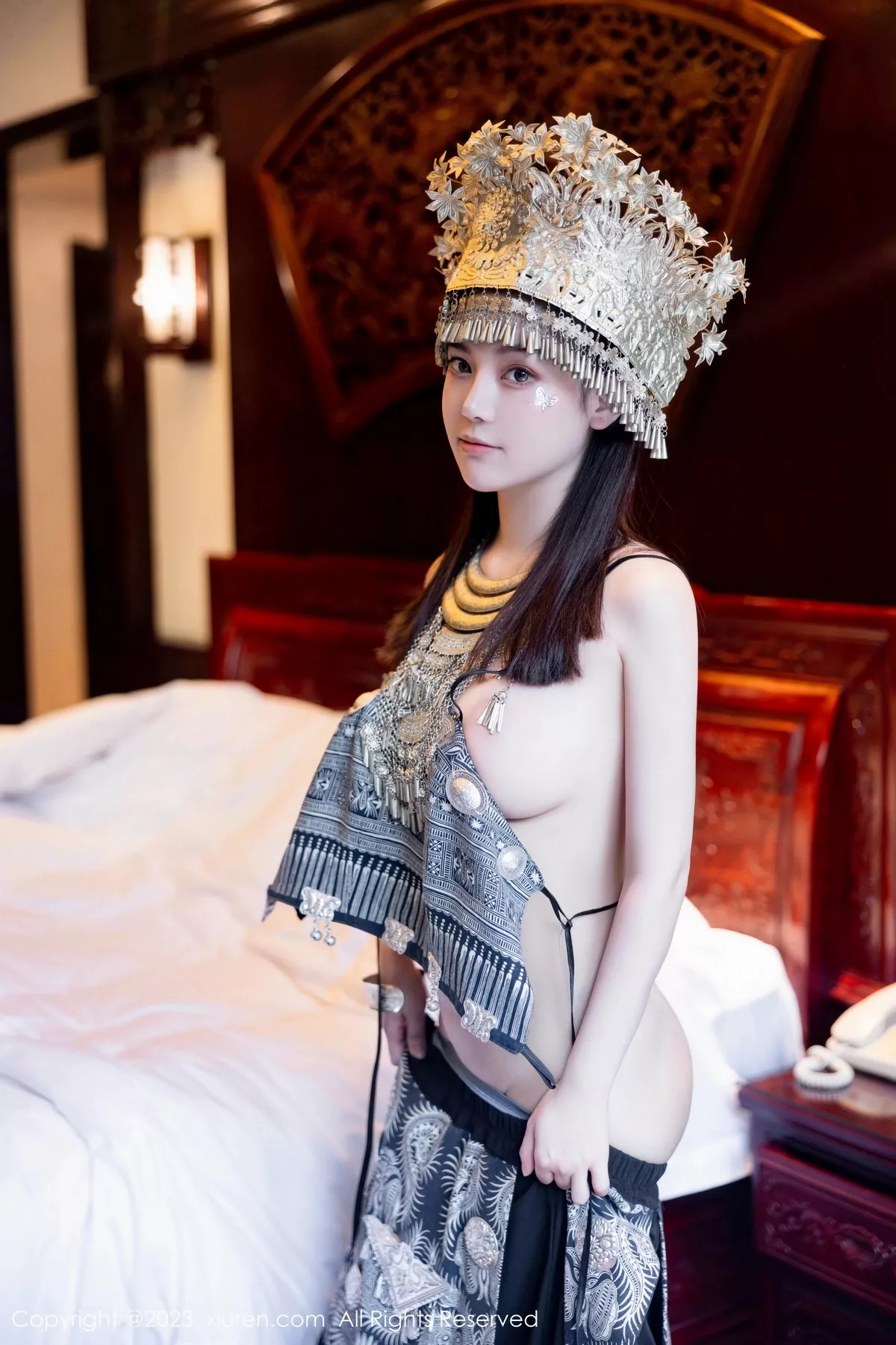 秀人集.com_[XiuRen秀人网]No.7448_模特豆瓣酱户外性感银饰苗族服饰半脱秀丰腴身材完美诱惑写真82P