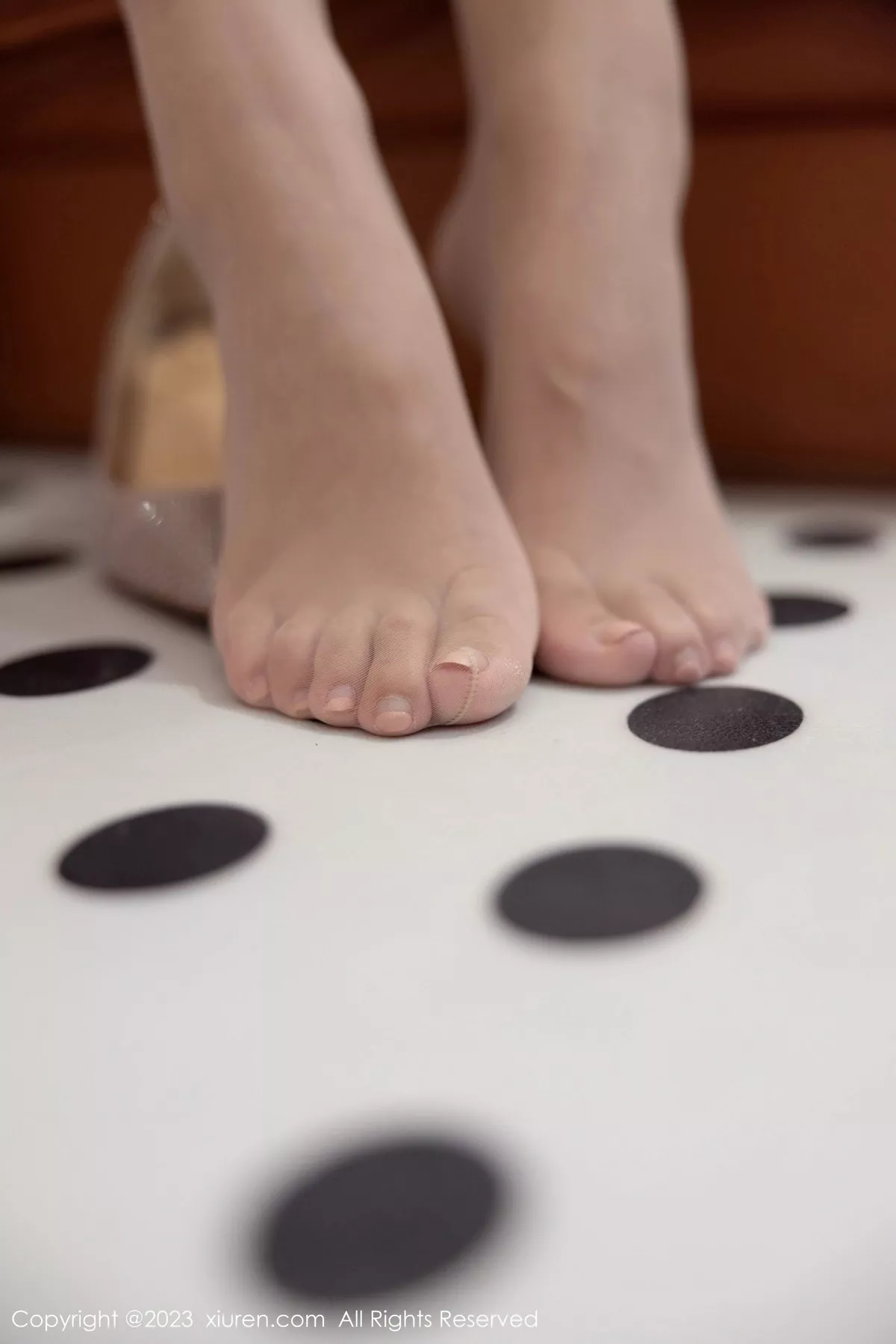 秀人集.com_[XiuRen秀人网]No.7457_模特可乐Vicky性感白色上衣配粉色短裙露原色丝袜妩媚诱惑写真95P