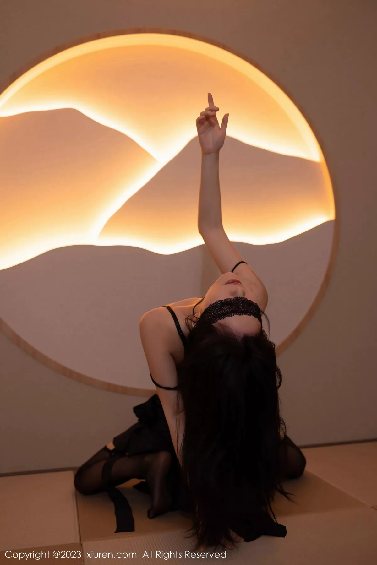 秀人集.com_[XiuRen秀人网]No.7460_模特鱼子酱Fish黑色吊带裙露黑色薄纱内衣秀曼妙身姿诱惑写真81P