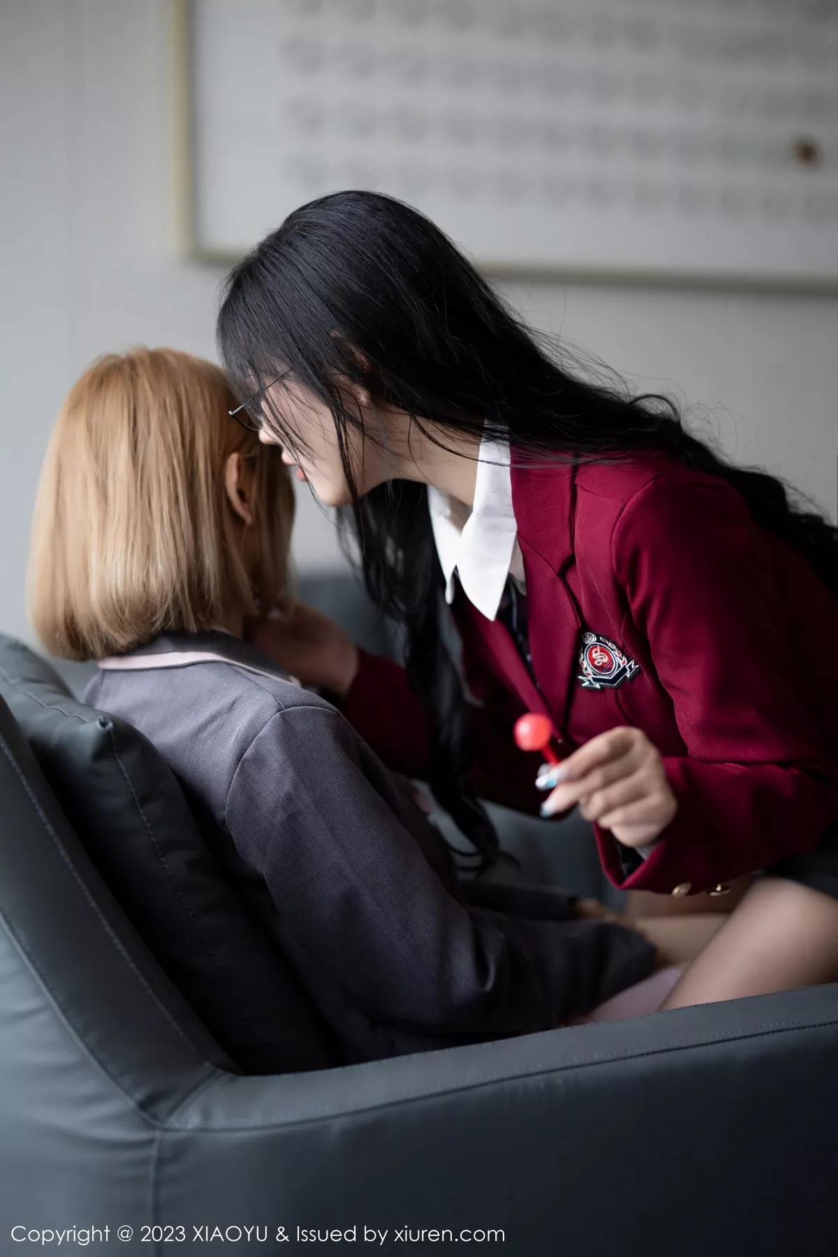 秀人集.com_[XiaoYu画语界]Vol.1121_女神杨晨晨Yome性感白T配灰色短裙露蕾丝内衣惹火诱惑写真90P