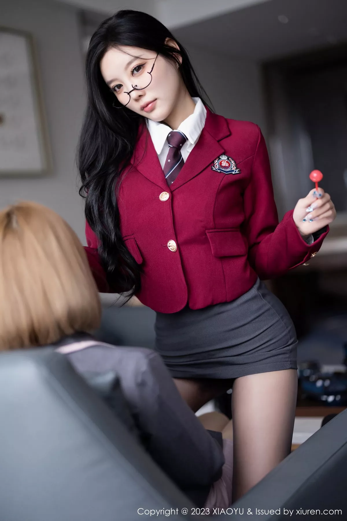 秀人集.com_[XiaoYu画语界]Vol.1121_女神杨晨晨Yome性感白T配灰色短裙露蕾丝内衣惹火诱惑写真90P