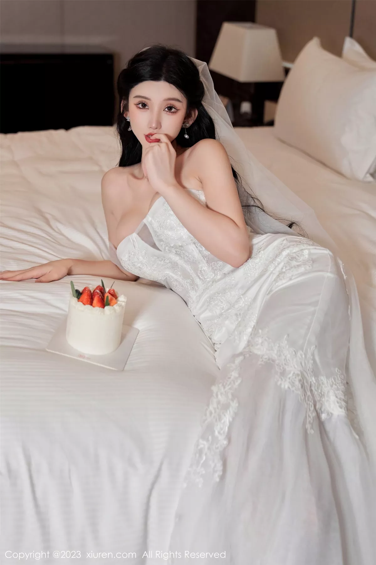 秀人集.com_[XiuRen秀人网]No.7463_女神周于希Sally性感白色婚纱+白色蕾丝情趣服饰完美诱惑写真100P