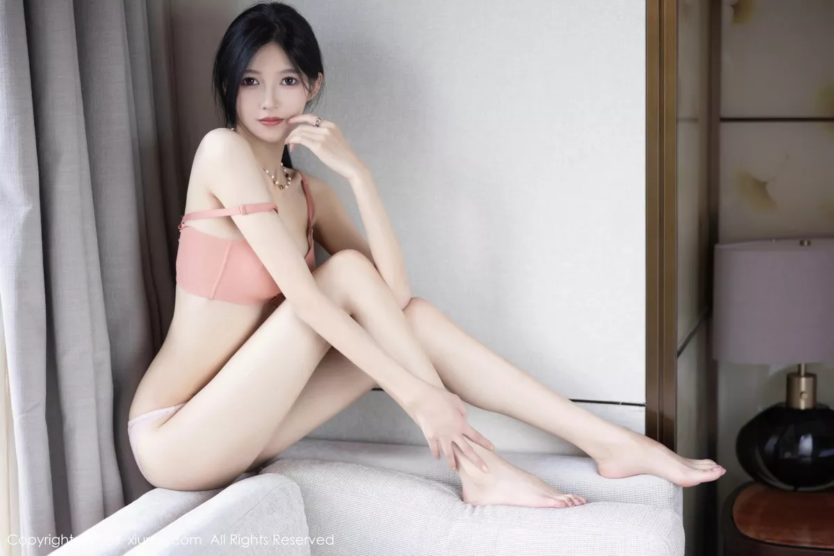 秀人集.com_[XiuRen秀人网]No.7488_模特程程程咖啡色卫衣露淡红内衣配肉丝袜秀曼妙身姿诱惑写真81P