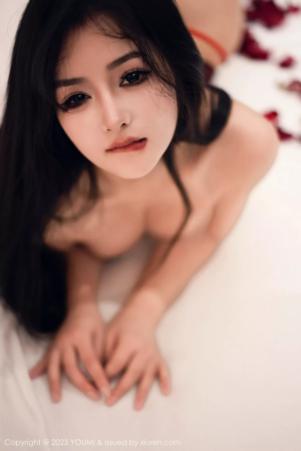 秀人集.com_[YouMi尤蜜荟]Vol.991_模特谭小灵性感黑色露肩情趣服饰配黑丝袜秀丰腴身材诱惑写真74P