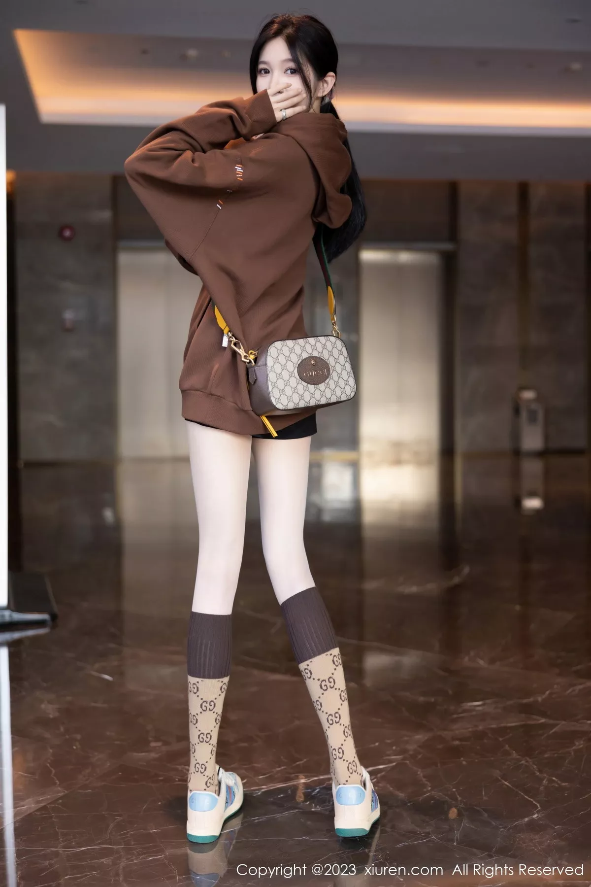 秀人集.com_[XiuRen秀人网]No.7488_模特程程程咖啡色卫衣露淡红内衣配肉丝袜秀曼妙身姿诱惑写真81P