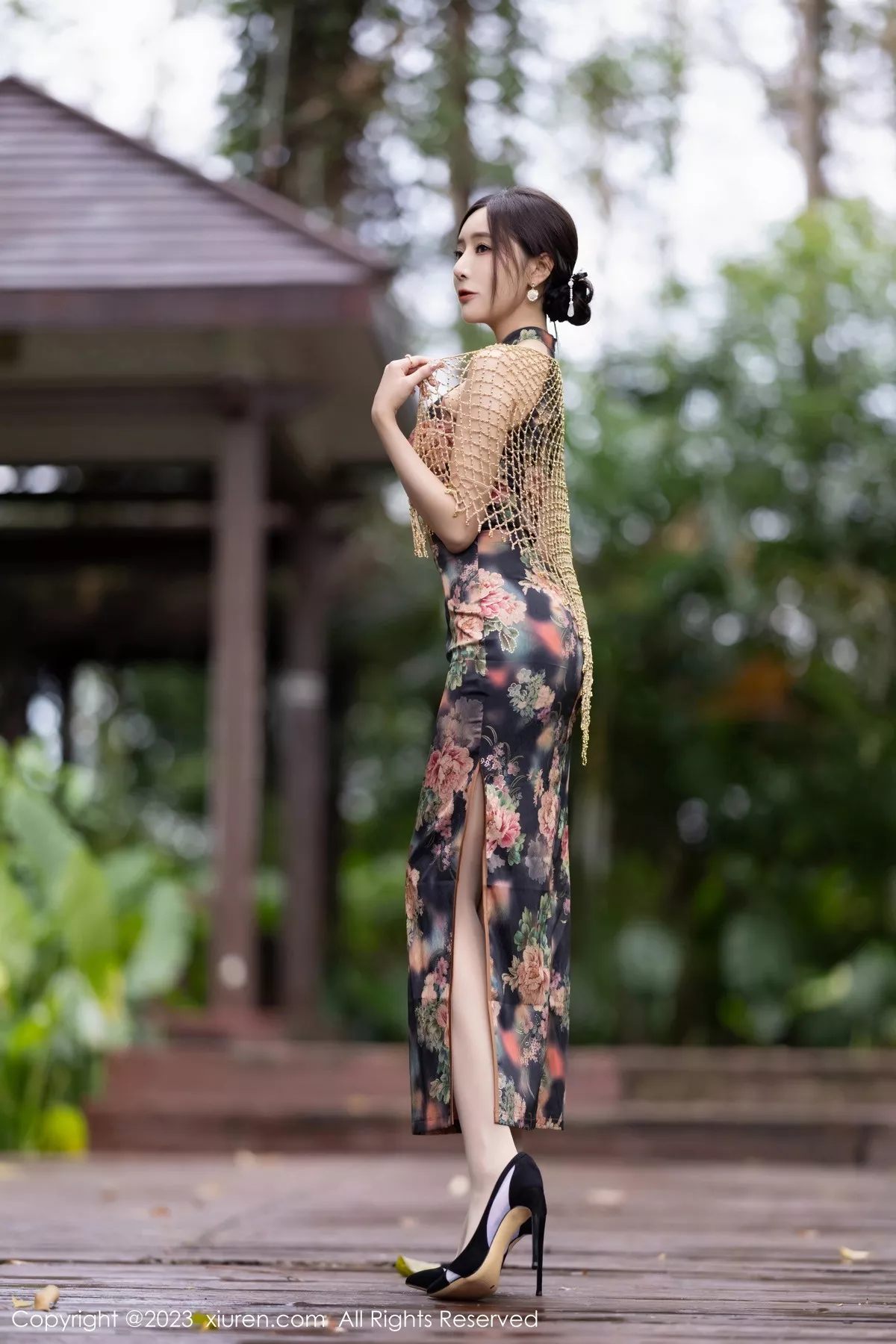 秀人集.com_[XiuRen秀人网]No.7495_女神王馨瑶yanni性感花纹旗袍露淡紫色内衣配开档肉丝诱惑写真81P