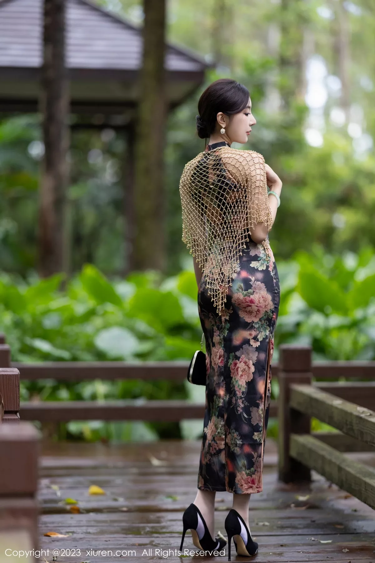 秀人集.com_[XiuRen秀人网]No.7495_女神王馨瑶yanni性感花纹旗袍露淡紫色内衣配开档肉丝诱惑写真81P