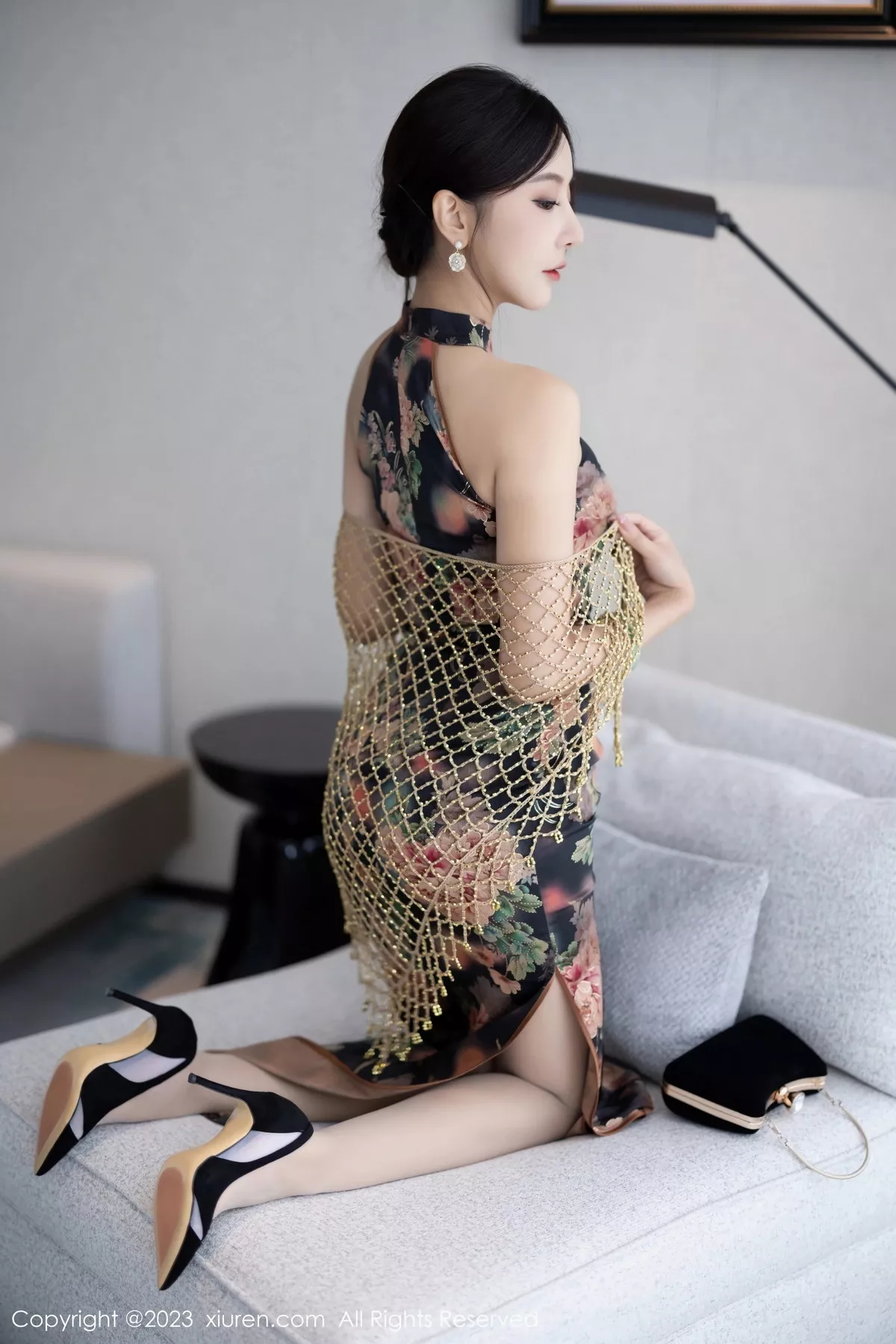 秀人集.com_[XiuRen秀人网]No.7495_女神王馨瑶yanni性感花纹旗袍露淡紫色内衣配开档肉丝诱惑写真81P