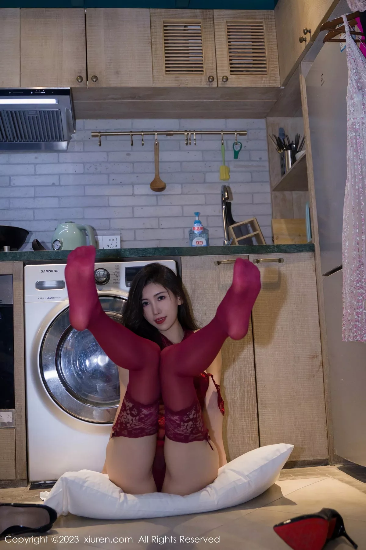 秀人集.com_[XiuRen秀人网]No.7498_模特章芃芃红色轻透蕾丝情趣服配红丝吊袜秀曼妙身姿诱惑写真66P