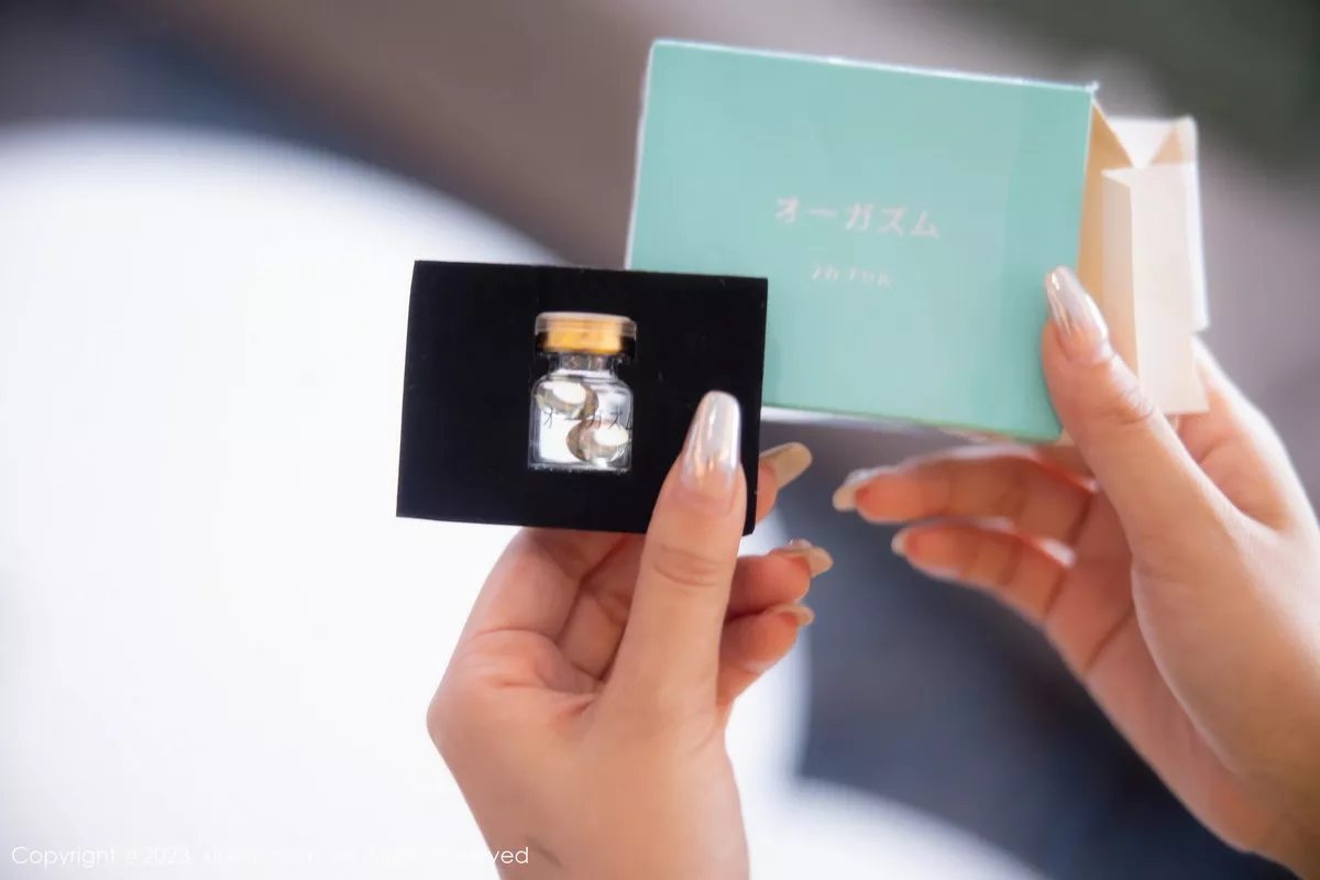 秀人集.com_[XiuRen秀人网]No.7509_模特幼幼性感蓝白格子萝莉裙服饰多面视角秀完美身材诱惑写真110P