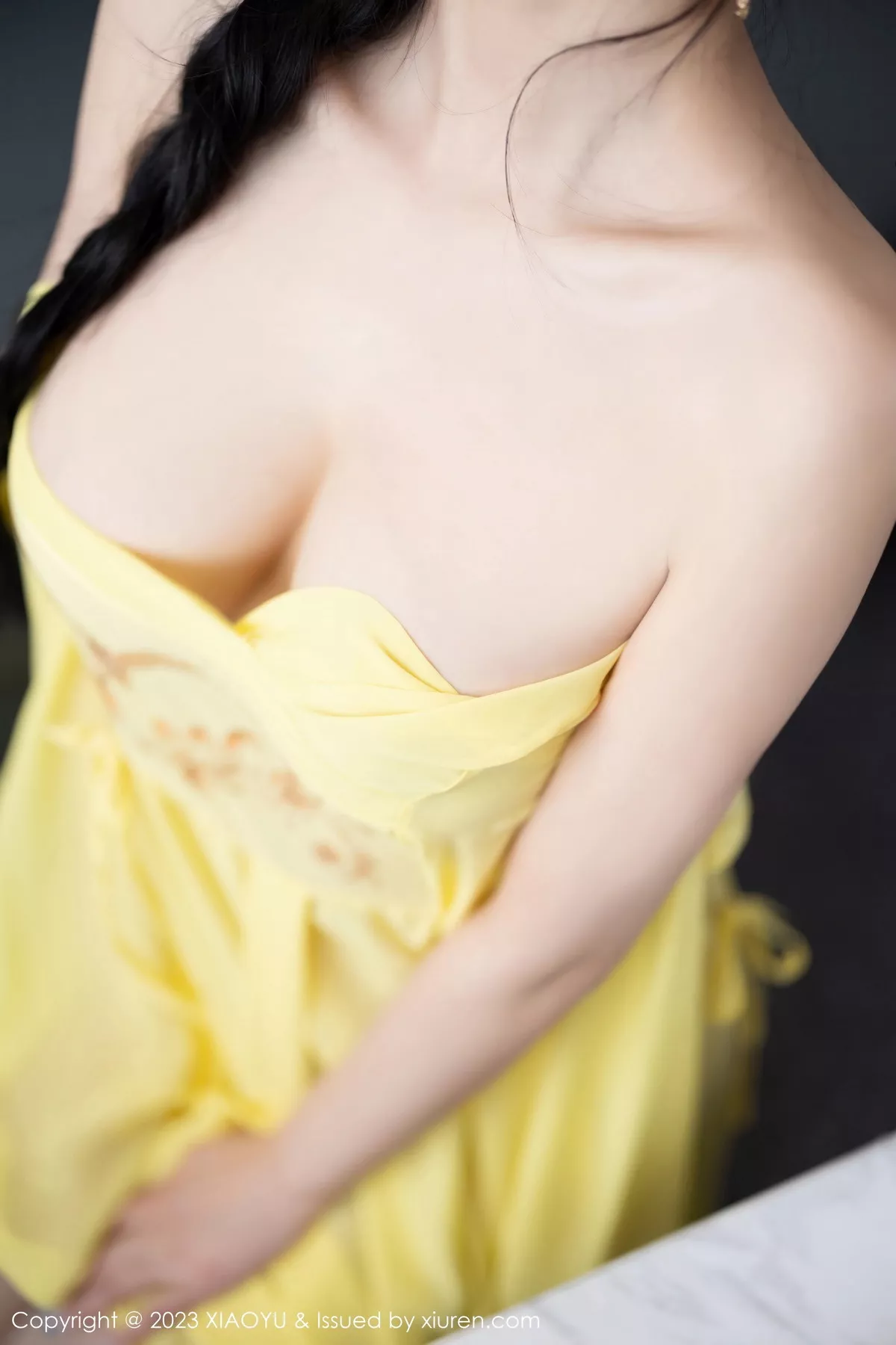 秀人集.com_[XiaoYu画语界]Vol.1126_女神杨晨晨Yome性感黄色连衣短裙配白丝袜秀丰腴身材诱惑写真90P