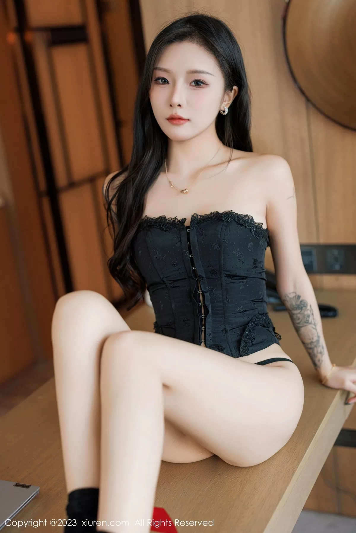 秀人集.com_[XiuRen秀人网]No.7511_模特七七kiko深灰色西服套装露黑色蕾丝内衣配超薄黑丝诱惑写真48P