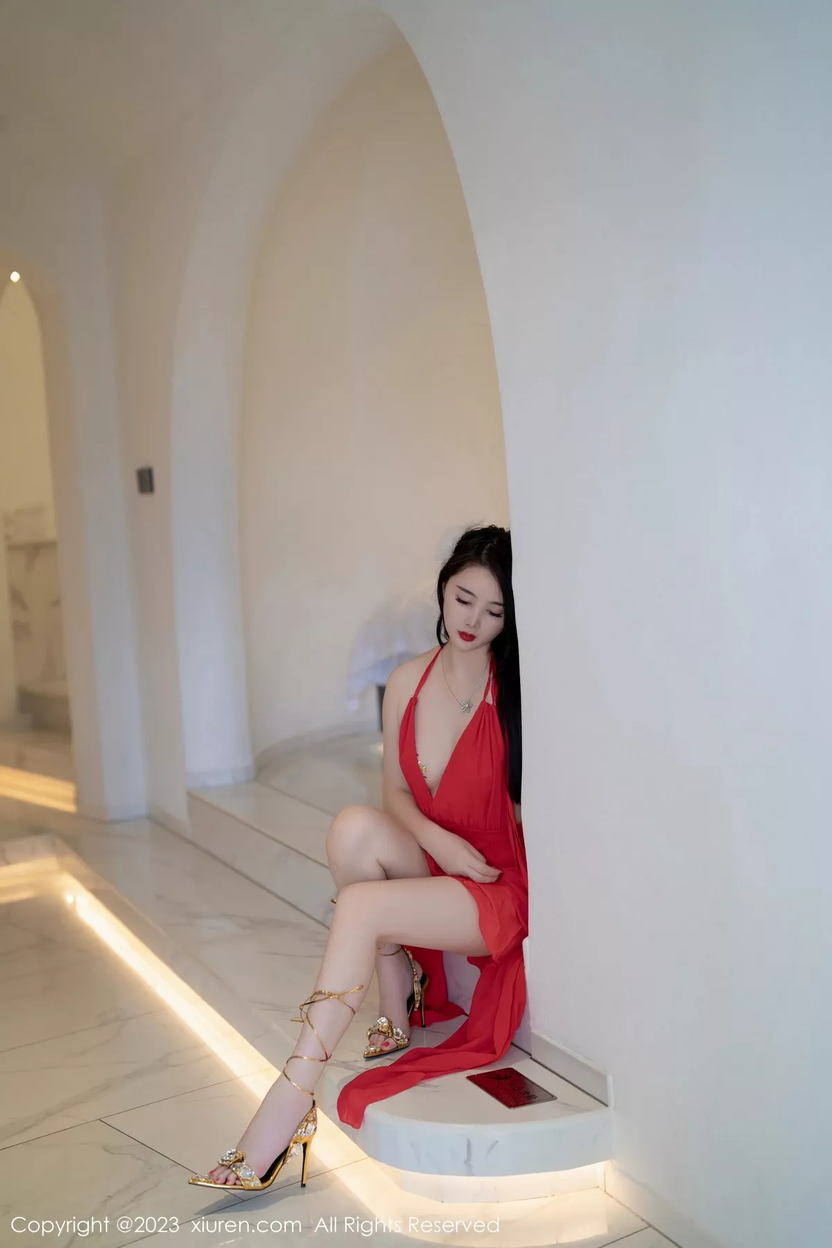 秀人集.com_[XiuRen秀人网]No.7517_模特Summer宝宝红色露肩连衣长裙配肉丝袜秀曼妙身姿诱惑写真62P