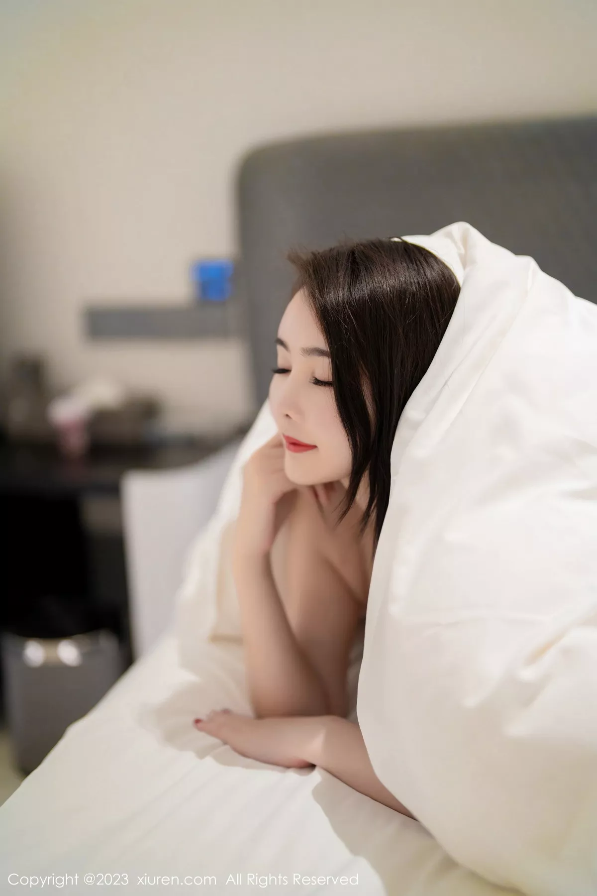 秀人集.com_[XiuRen秀人网]No.7517_模特Summer宝宝红色露肩连衣长裙配肉丝袜秀曼妙身姿诱惑写真62P