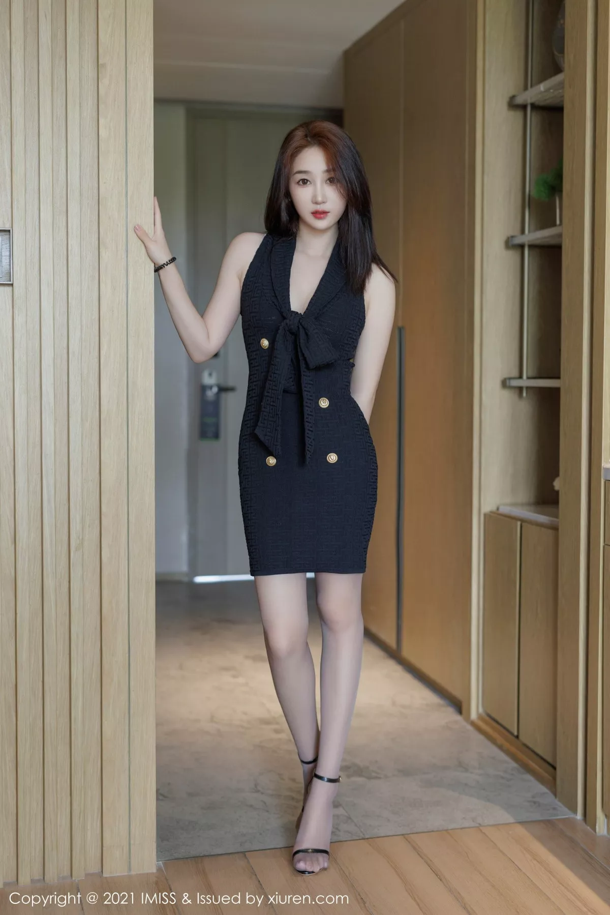 秀人集.com_[IMISS爱蜜社]Vol.751_模特九月生性感黑色连衣裙露白色内衣秀曼妙身姿迷人诱惑写真50P