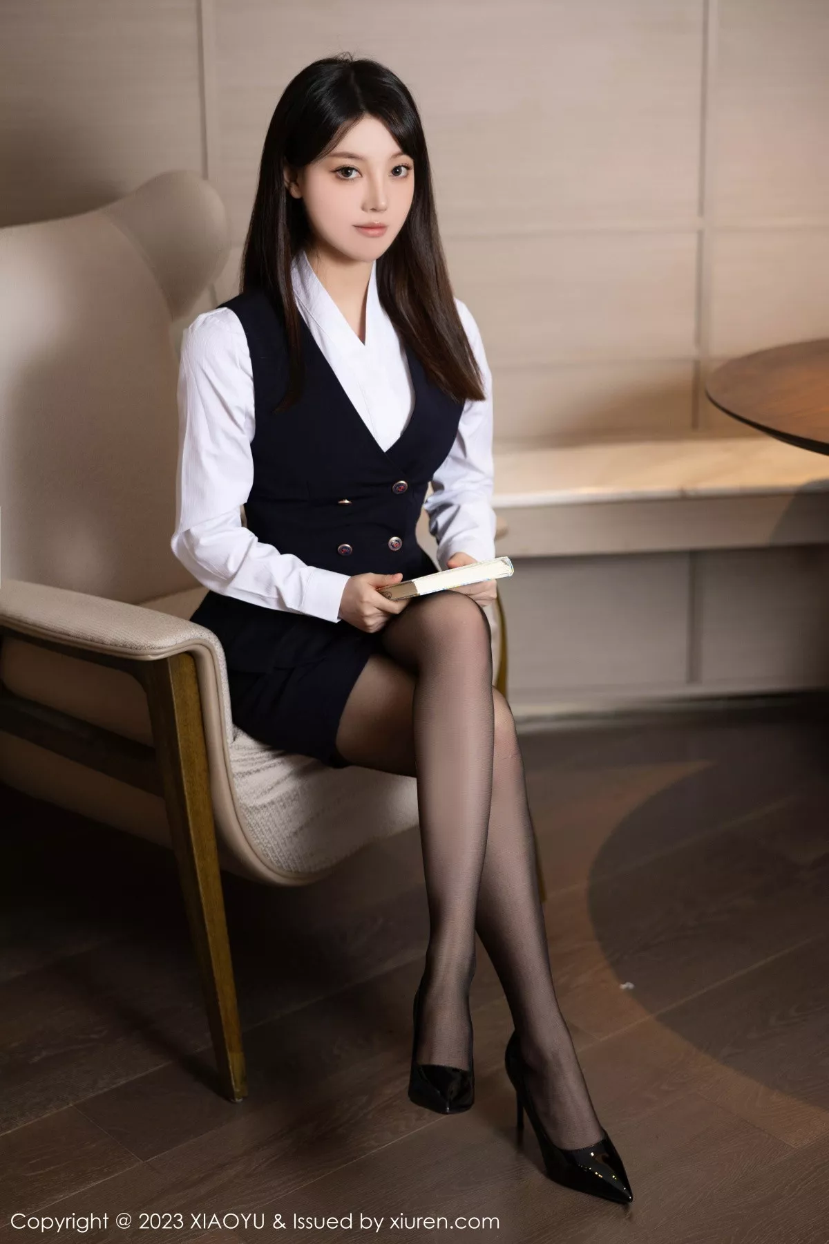 秀人集.com_[XiaoYu画语界]Vol.1113_模特豆瓣酱脱深色OL服饰露性感黑色内衣秀丰满身材诱惑写真83P