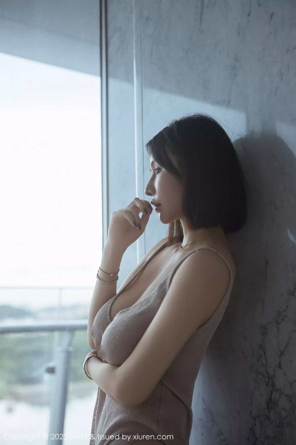 秀人集.com_[IMISS爱蜜社]Vol.752_模特Evon陈赞之浅粉灰吊带短裙露白色内衣秀丰满身材诱惑写真46P