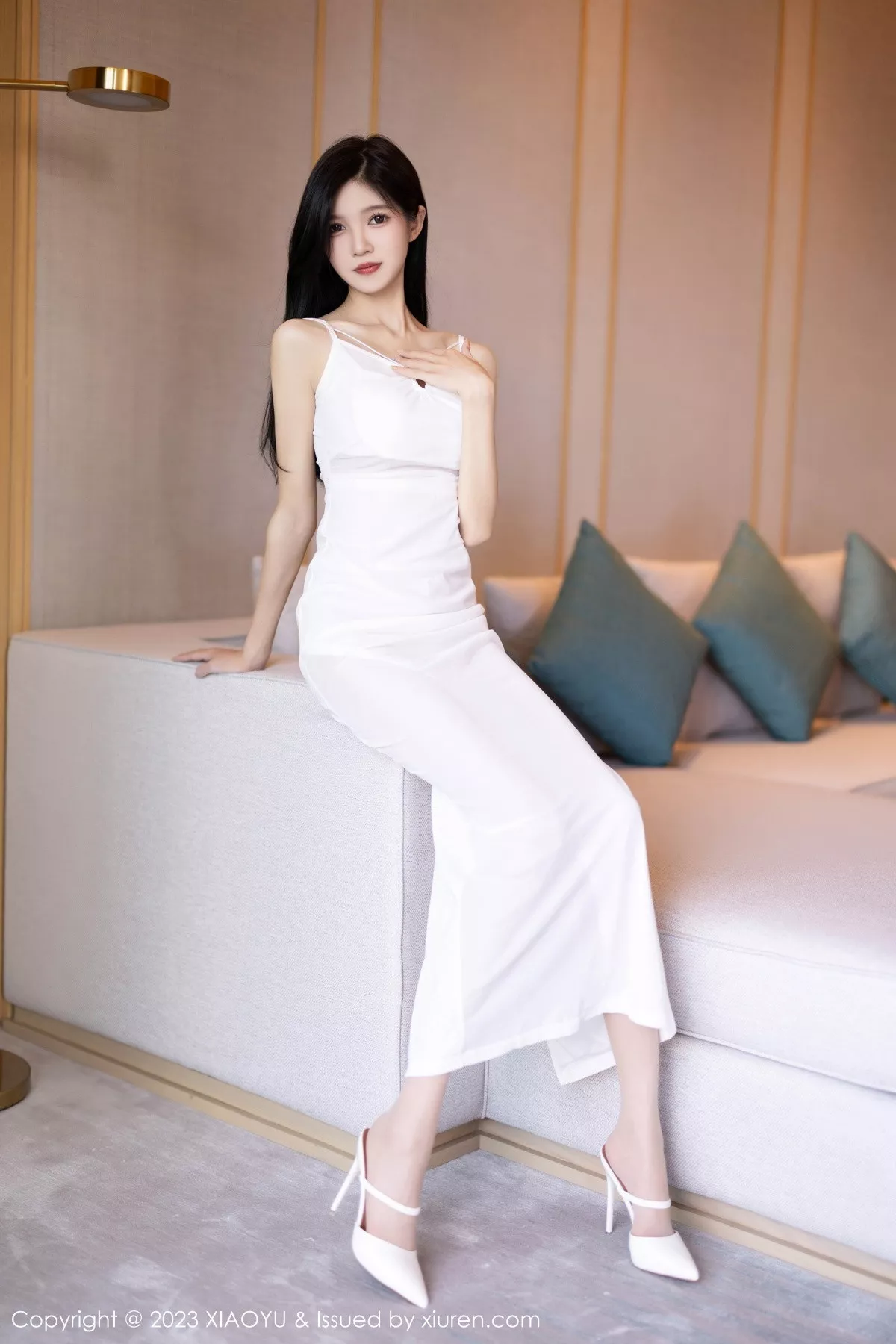 秀人集.com_[XiaoYu画语界]Vol.1136_模特程程程性感白色长裙+牛仔布比基尼服饰秀曼妙身姿诱惑写真82P