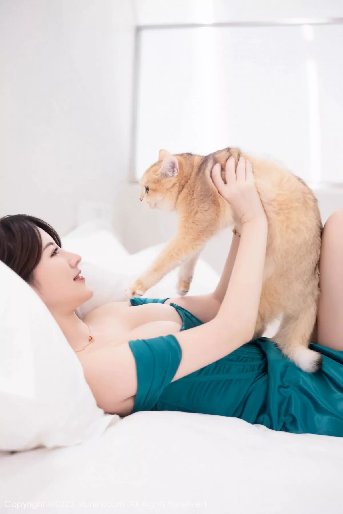 秀人集.com_[XiuRen秀人网]No.7592_模特诗诗kiki性感露肩裙露黑色蕾丝内衣配超薄黑丝撩人诱惑写真80P