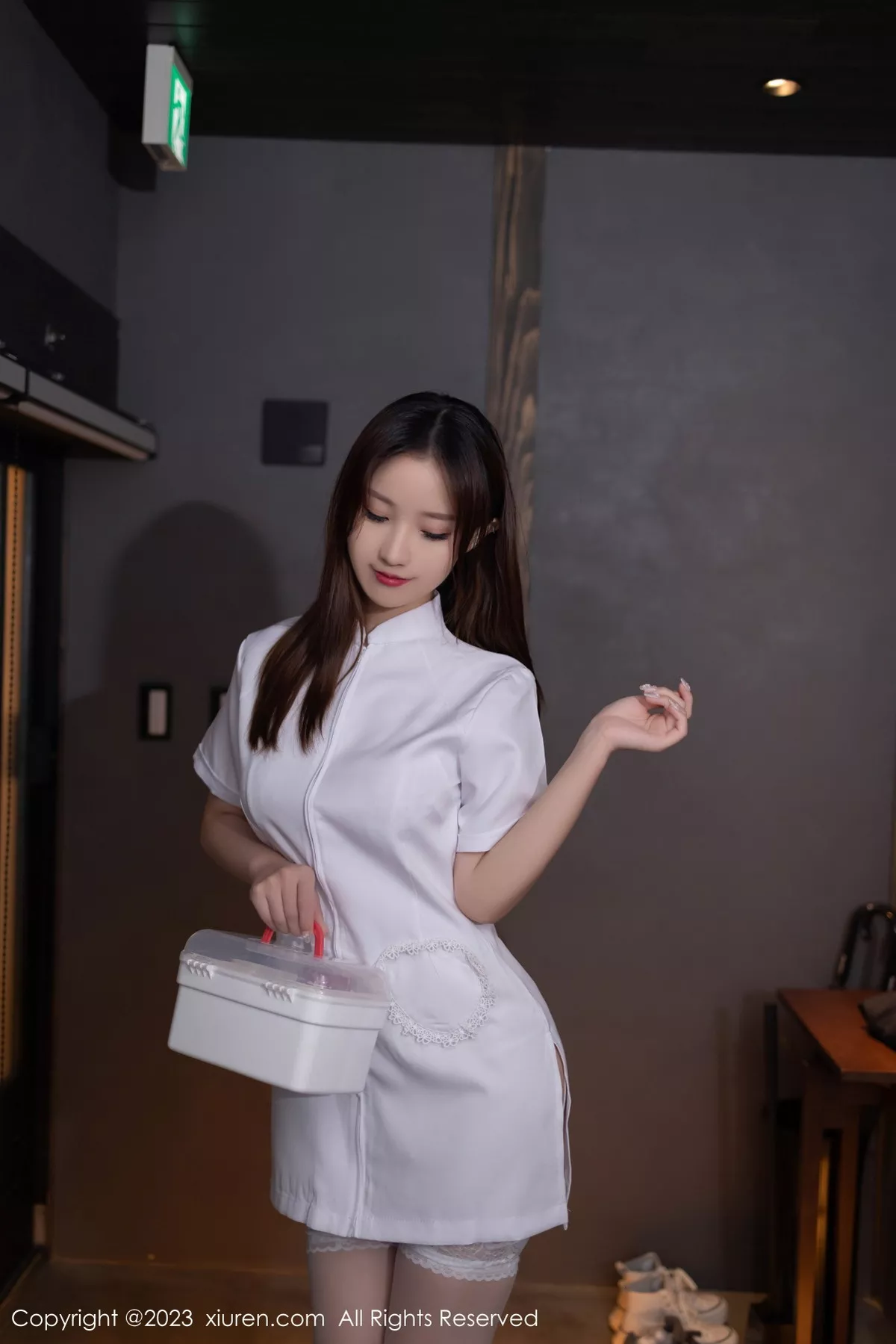 秀人集.com_[XiuRen秀人网]No.7596_模特杏子Yada性感情趣护士装露白色蕾丝内衣秀曼妙身姿诱惑写真82P