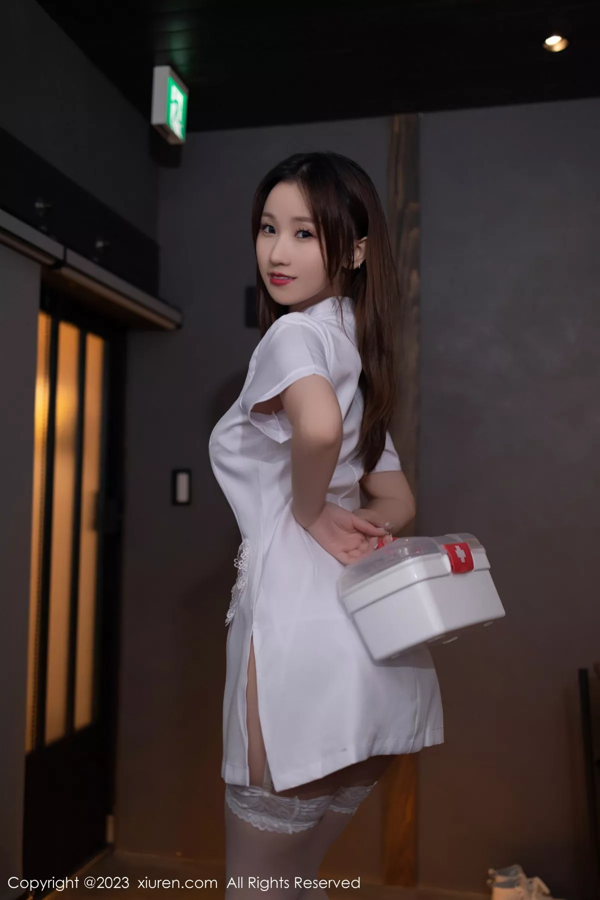 秀人集.com_[XiuRen秀人网]No.7596_模特杏子Yada性感情趣护士装露白色蕾丝内衣秀曼妙身姿诱惑写真82P