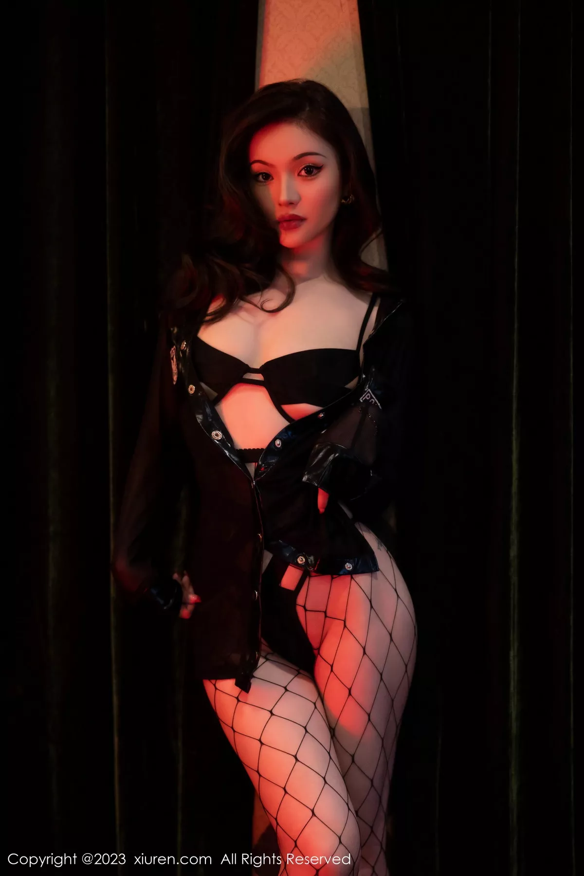 秀人集.com_[XiuRen秀人网]No.7607_新人模特Nanyo黑色露背连衣裙配黑丝渔网秀曼妙身姿诱惑写真54P