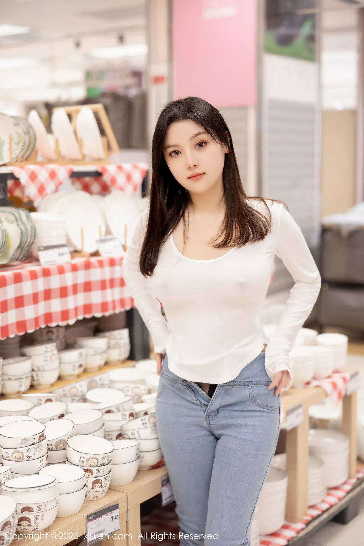 秀人集.com_[XiuRen秀人网]No.7616_模特豆瓣酱超市场景性感白T配牛仔裤半脱秀丰满身材诱惑写真84P