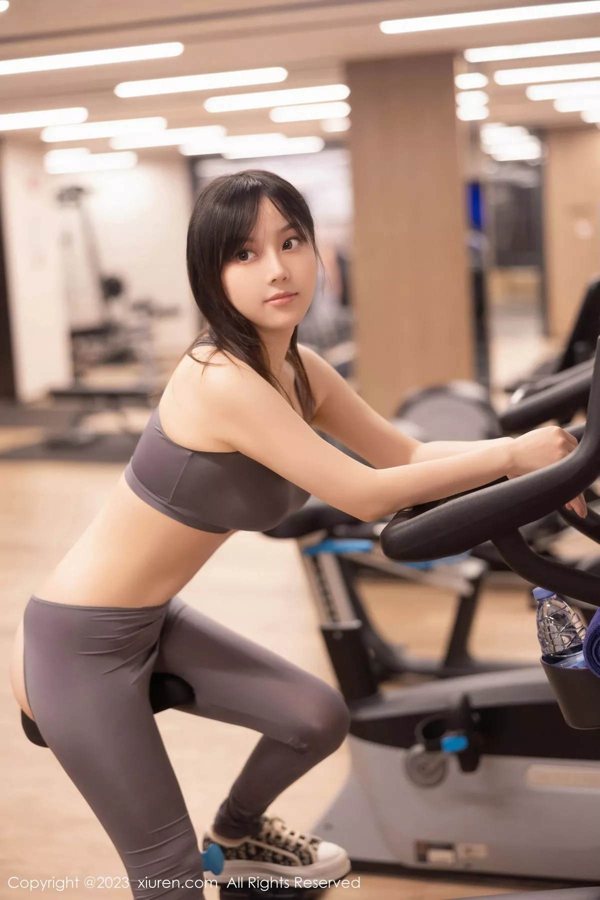 秀人集.com_[XiuRen秀人网]No.7543_模特豆瓣酱健身房性感灰色运动瑜伽服紧身秀丰满身材诱惑写真82P