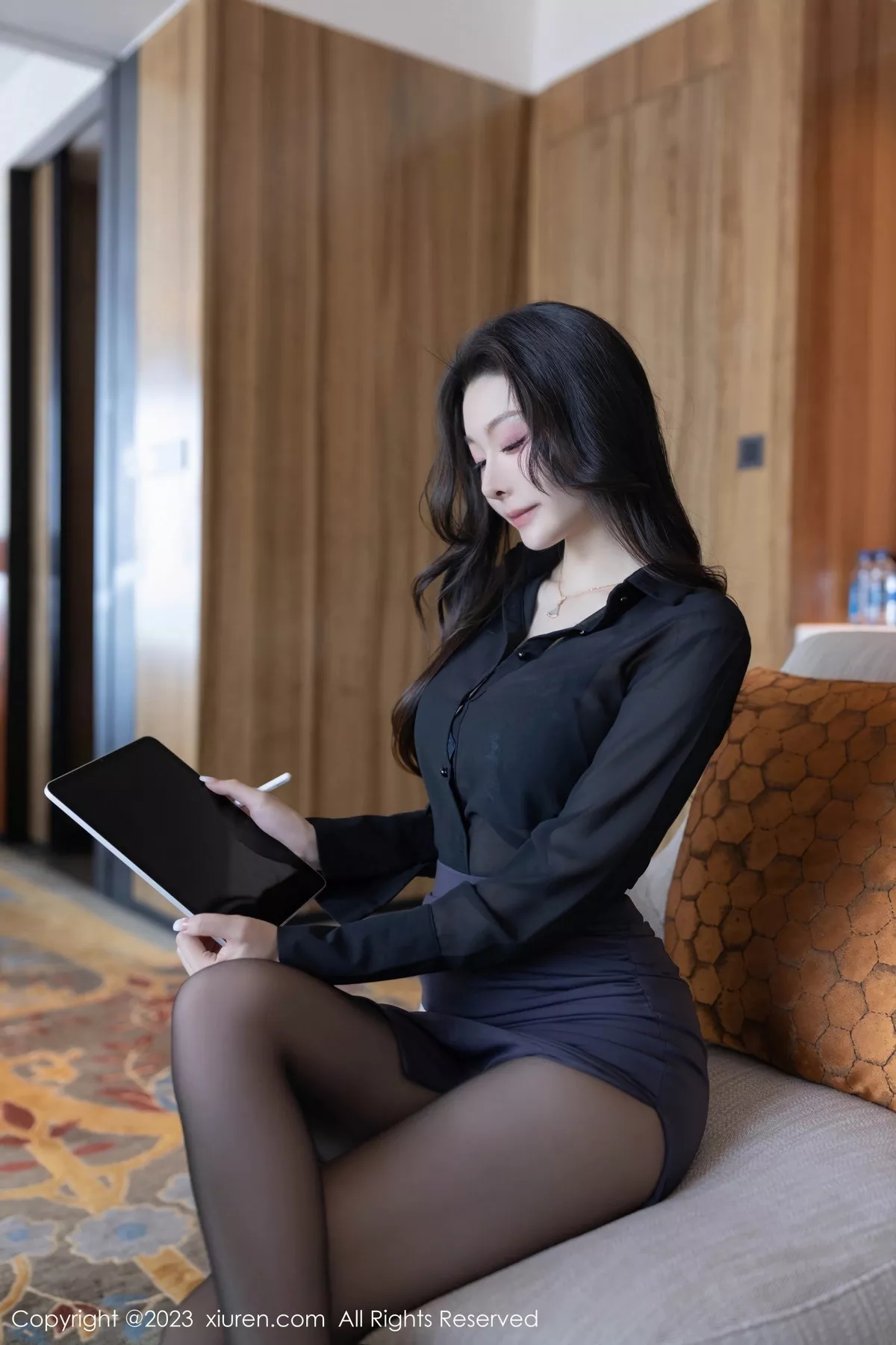 秀人集.com_[XiuRen秀人网]No.7542_模特小逗逗性感黑色OL装露蓝灰色蕾丝内衣配超薄黑丝诱惑写真78P