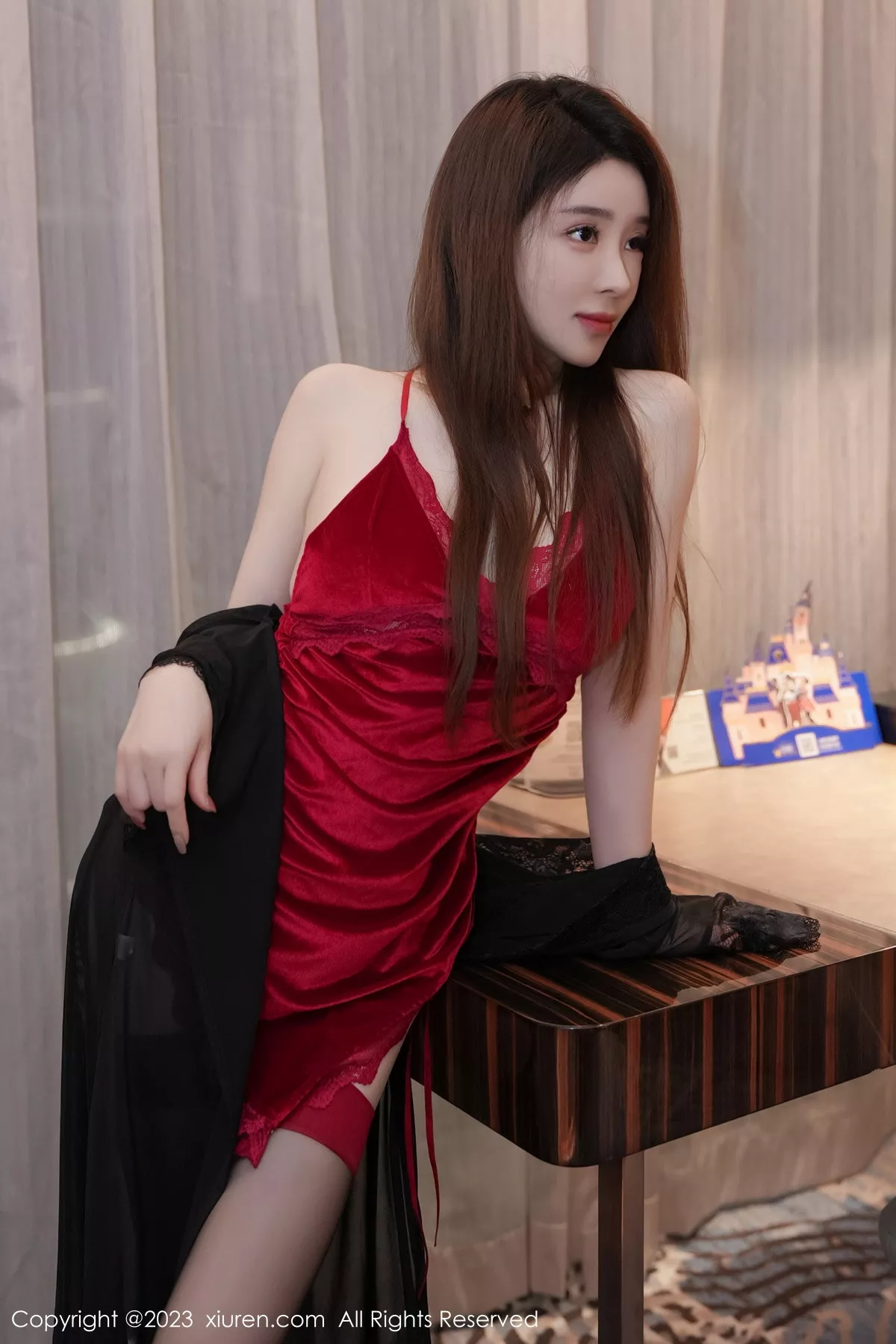 秀人集.com_[XiuRen秀人网]No.7628_模特雨儿baby性感红色吊带睡裙配黑丝吊袜秀丰腴身材诱惑写真59P