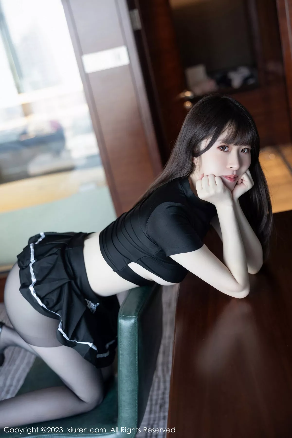 秀人集.com_[XiuRen秀人网]No.7637_模特林悠悠性感黑色上衣配黑短裙露开档黑丝秀曼妙身姿诱惑写真98P