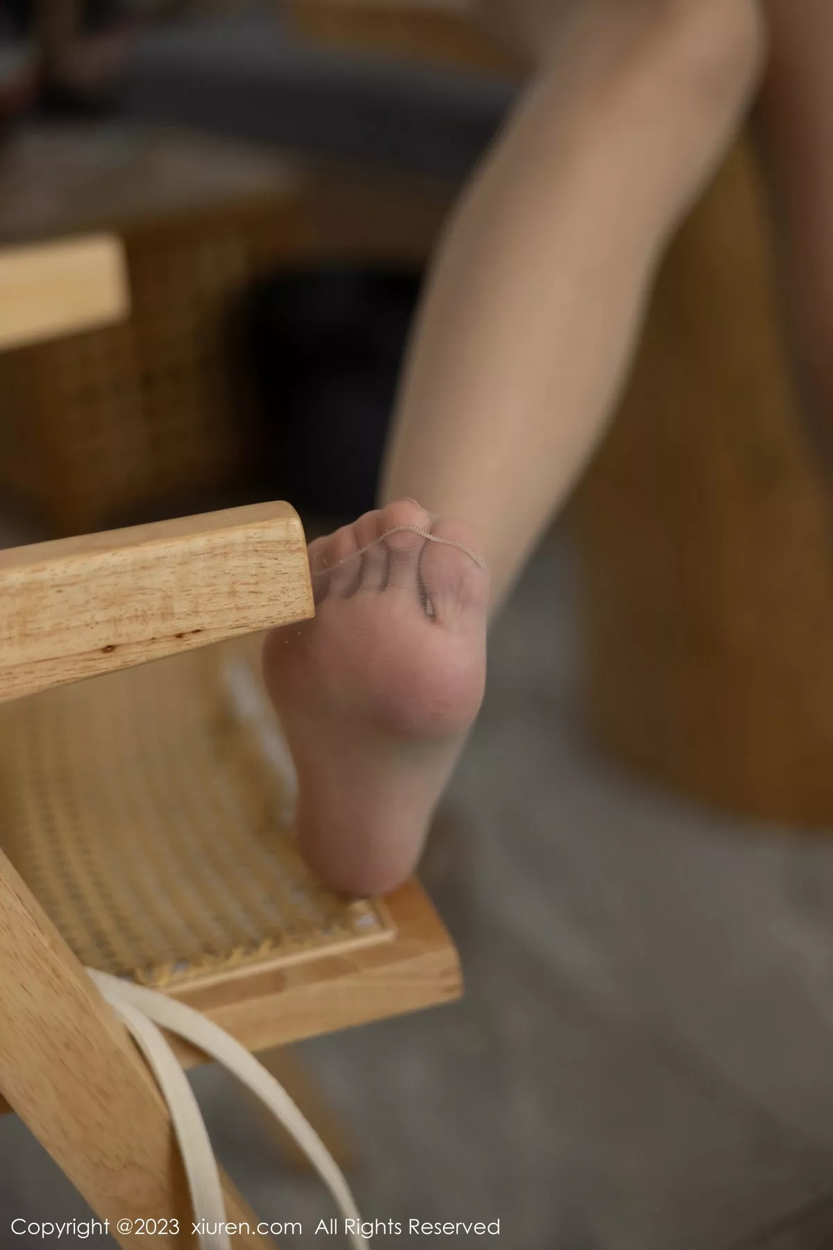 秀人集.com_[XiuRen秀人网]No.7635_模特可乐Vicky性感浅蓝上衣配白短裙露原色丝袜秀美腿诱惑写真97P