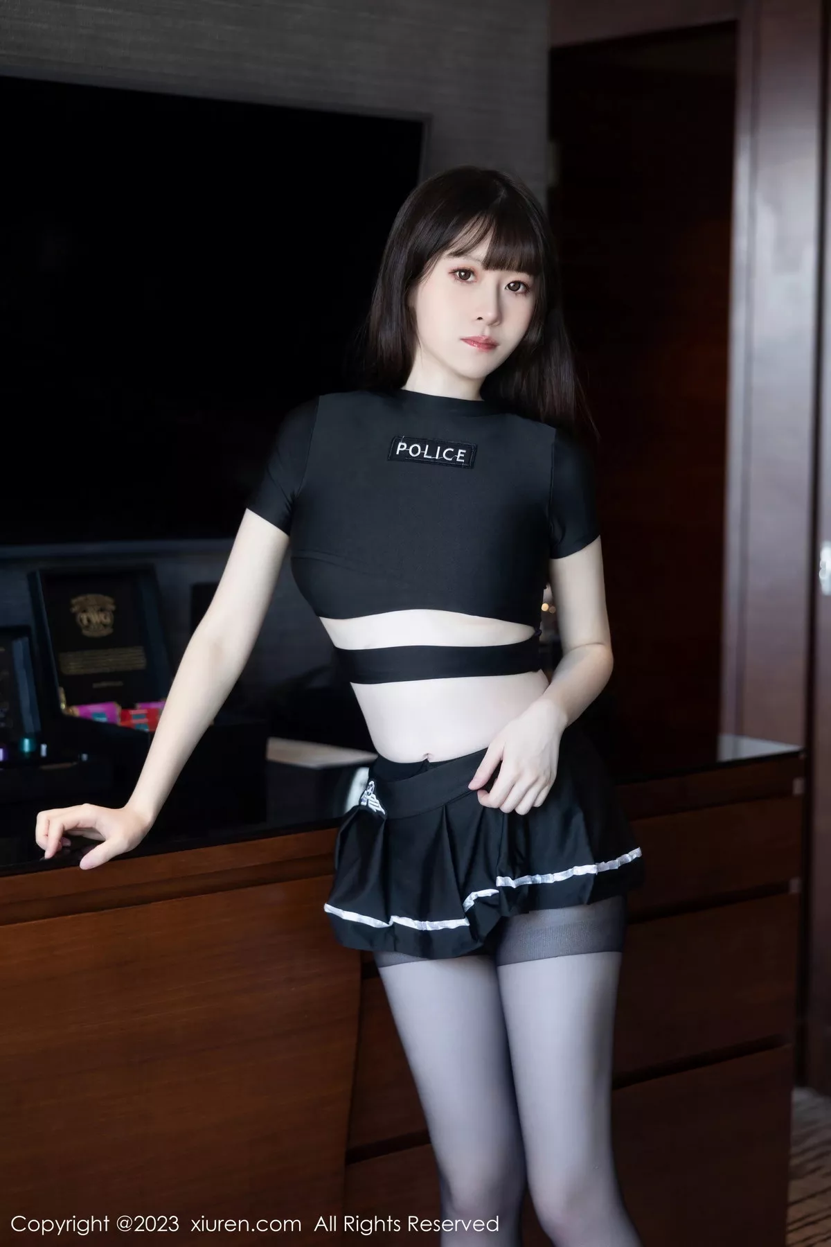 秀人集.com_[XiuRen秀人网]No.7637_模特林悠悠性感黑色上衣配黑短裙露开档黑丝秀曼妙身姿诱惑写真98P