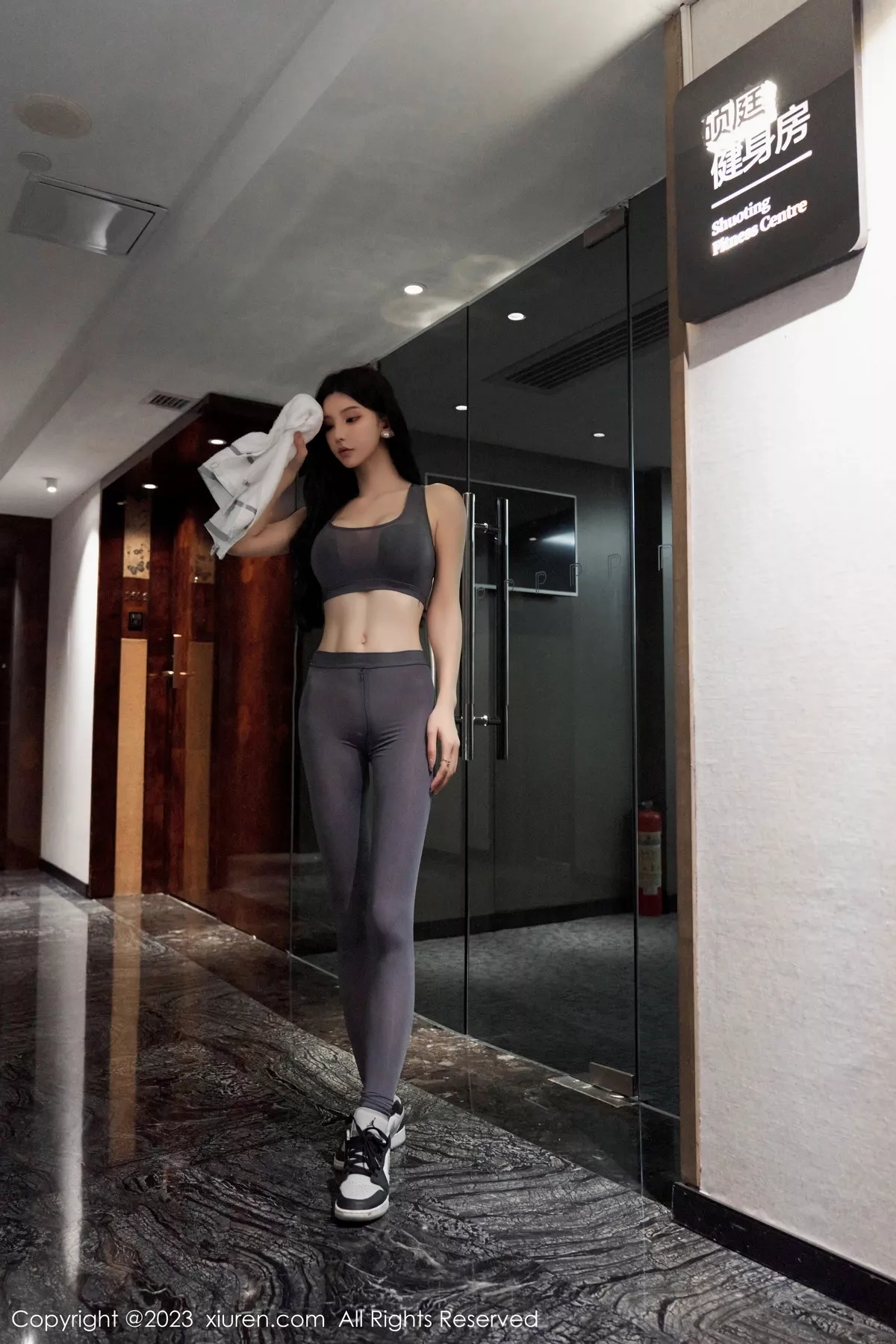 秀人集.com_[XiuRen秀人网]No.7651_女神周于希Sally酒店场景性感灰色健身服紧身秀完美身材诱惑写真91P