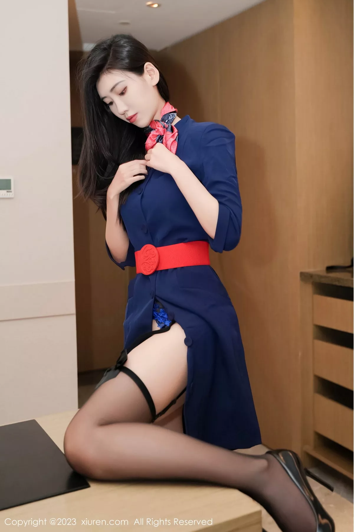 秀人集.com_[XiuRen秀人网]No.7654_模特章芃芃性感蓝色空姐制服露蓝黑色内衣秀曼妙身姿诱惑写真92P
