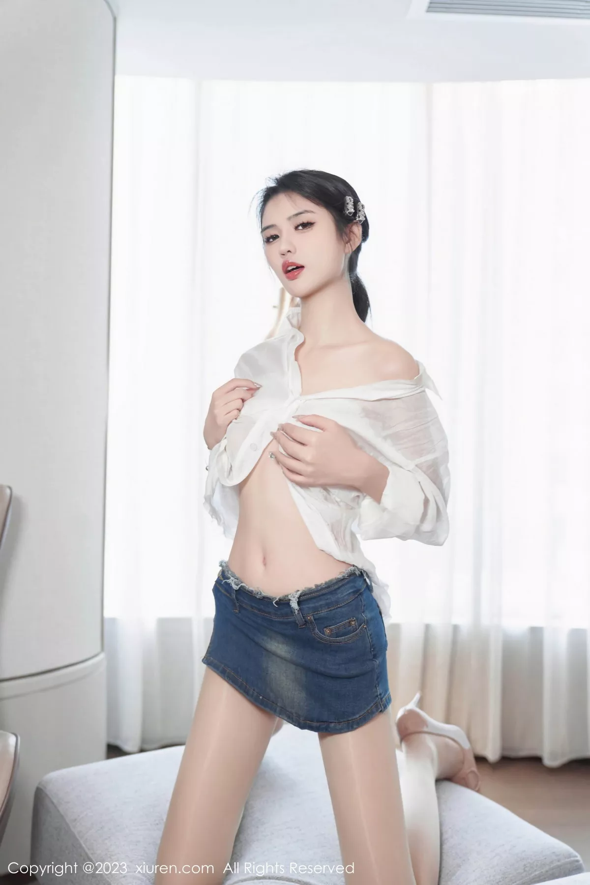 秀人集.com_[XiuRen秀人网]No.7667_模特浅浅Danny性感白T配牛仔短裙露闪亮肉丝秀美腿诱惑写真89P