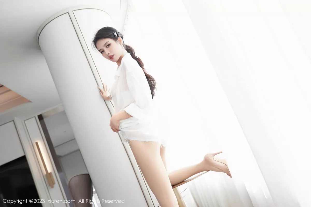 秀人集.com_[XiuRen秀人网]No.7667_模特浅浅Danny性感白T配牛仔短裙露闪亮肉丝秀美腿诱惑写真89P