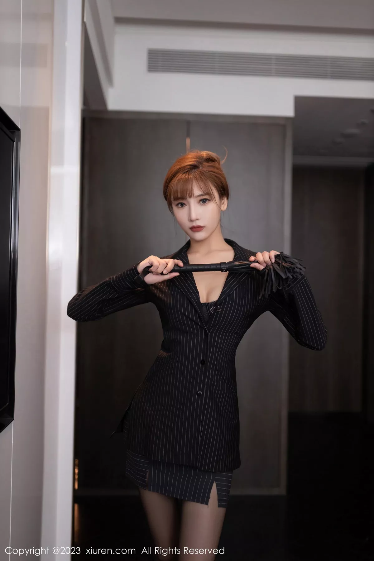 秀人集.com_[XiuRen秀人网]No.7675_模特陆萱萱性感黑色短裙套装露黑色蕾丝内衣秀柔美身姿诱惑写真75P