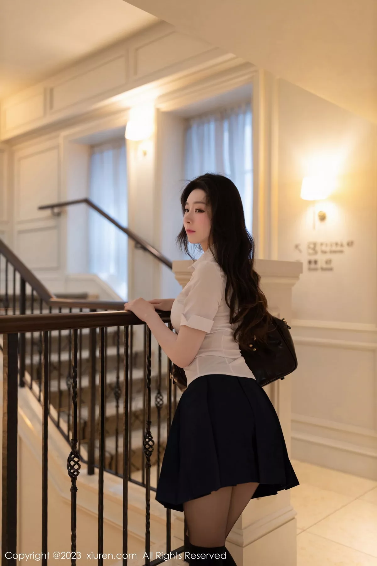 秀人集.com_[XiuRen秀人网]No.7674_模特小逗逗捆绑剧情性感白T配黑色短裙露超薄黑丝极致魅惑写真80P