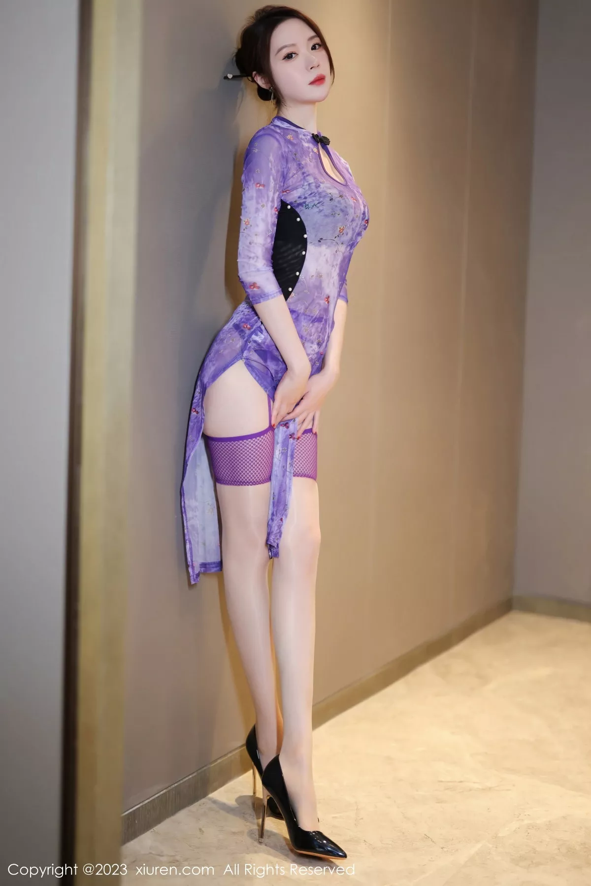 秀人集.com_[XiuRen秀人网]No.7673_模特梦心玥性感紫色连衣裙露黑色蕾丝内衣配紫丝吊袜诱惑写真86P