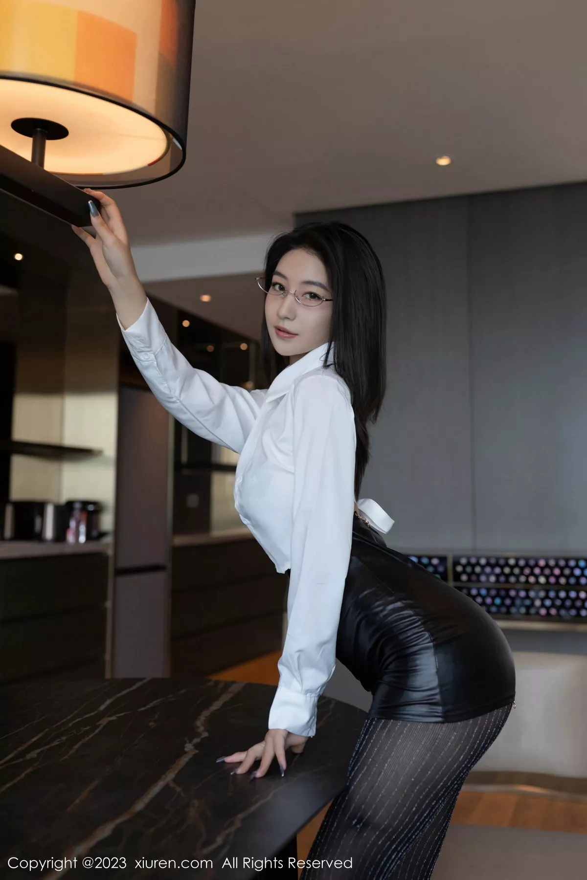 秀人集.com_[XiuRen秀人网]No.7547_模特熊小诺性感白T配黑色皮短裙露超薄黑丝秀曼妙身姿诱惑写真78P