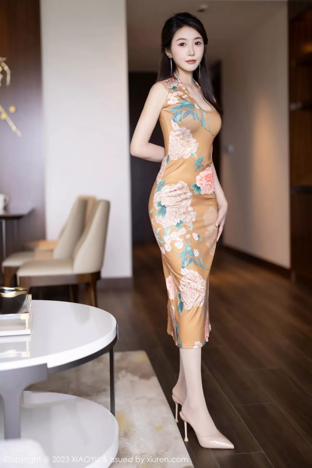 秀人集.com_[XiaoYu画语界]Vol.1133_模特苏苏阿私房性感暖色旗袍+粉色连体内衣秀曼妙身姿诱惑写真82P