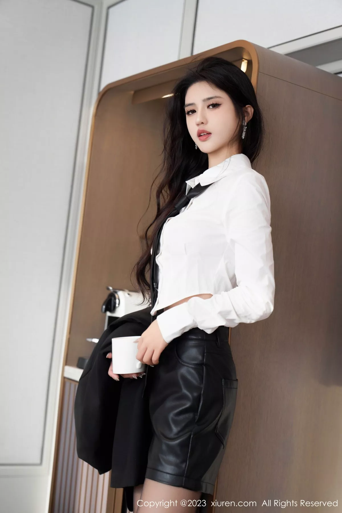 秀人集.com_[XiuRen秀人网]No.7560_模特浅浅Danny性感白T配黑短裙露黑色内衣配超薄肉丝诱惑写真98P