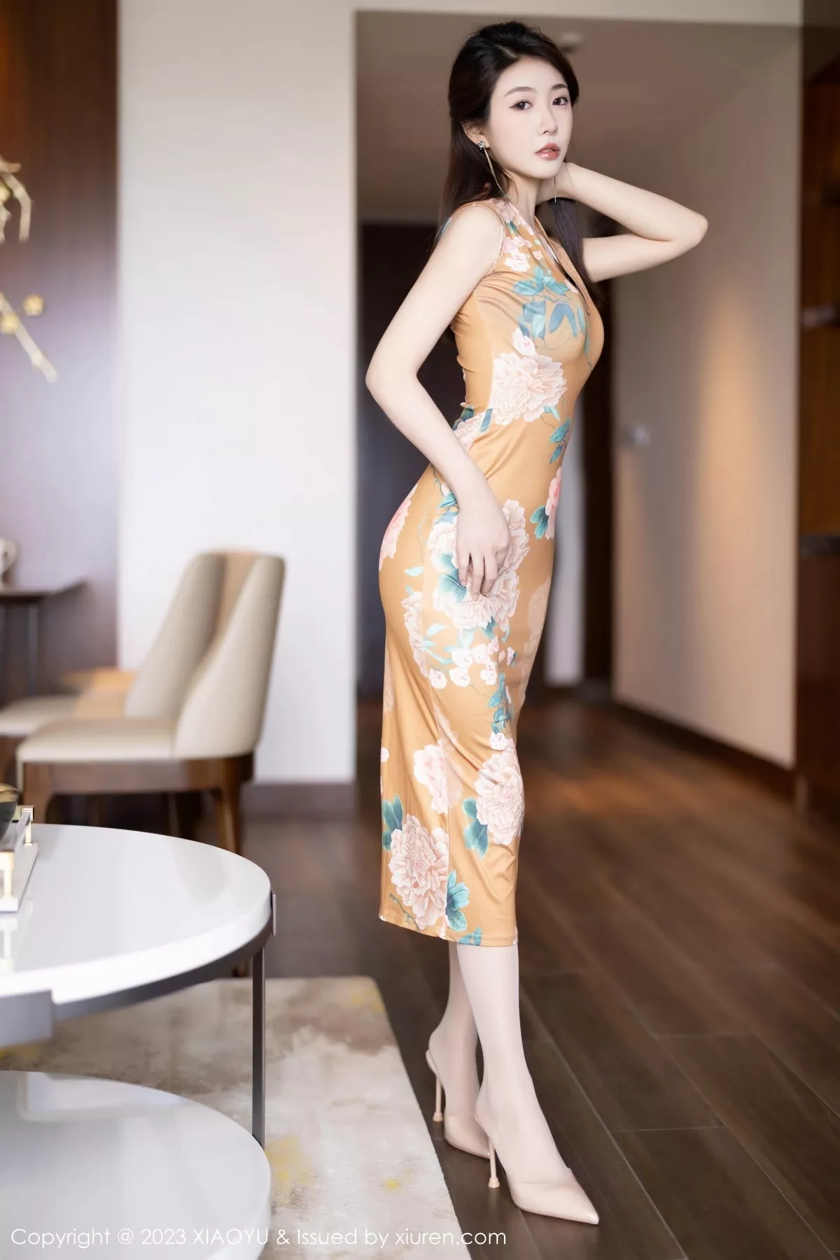 秀人集.com_[XiaoYu画语界]Vol.1133_模特苏苏阿私房性感暖色旗袍+粉色连体内衣秀曼妙身姿诱惑写真82P