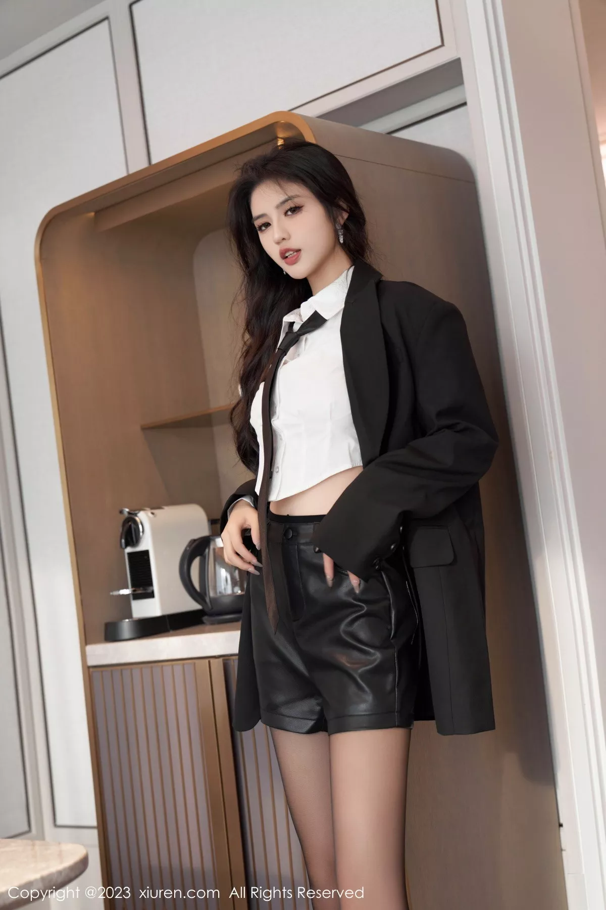 秀人集.com_[XiuRen秀人网]No.7560_模特浅浅Danny性感白T配黑短裙露黑色内衣配超薄肉丝诱惑写真98P