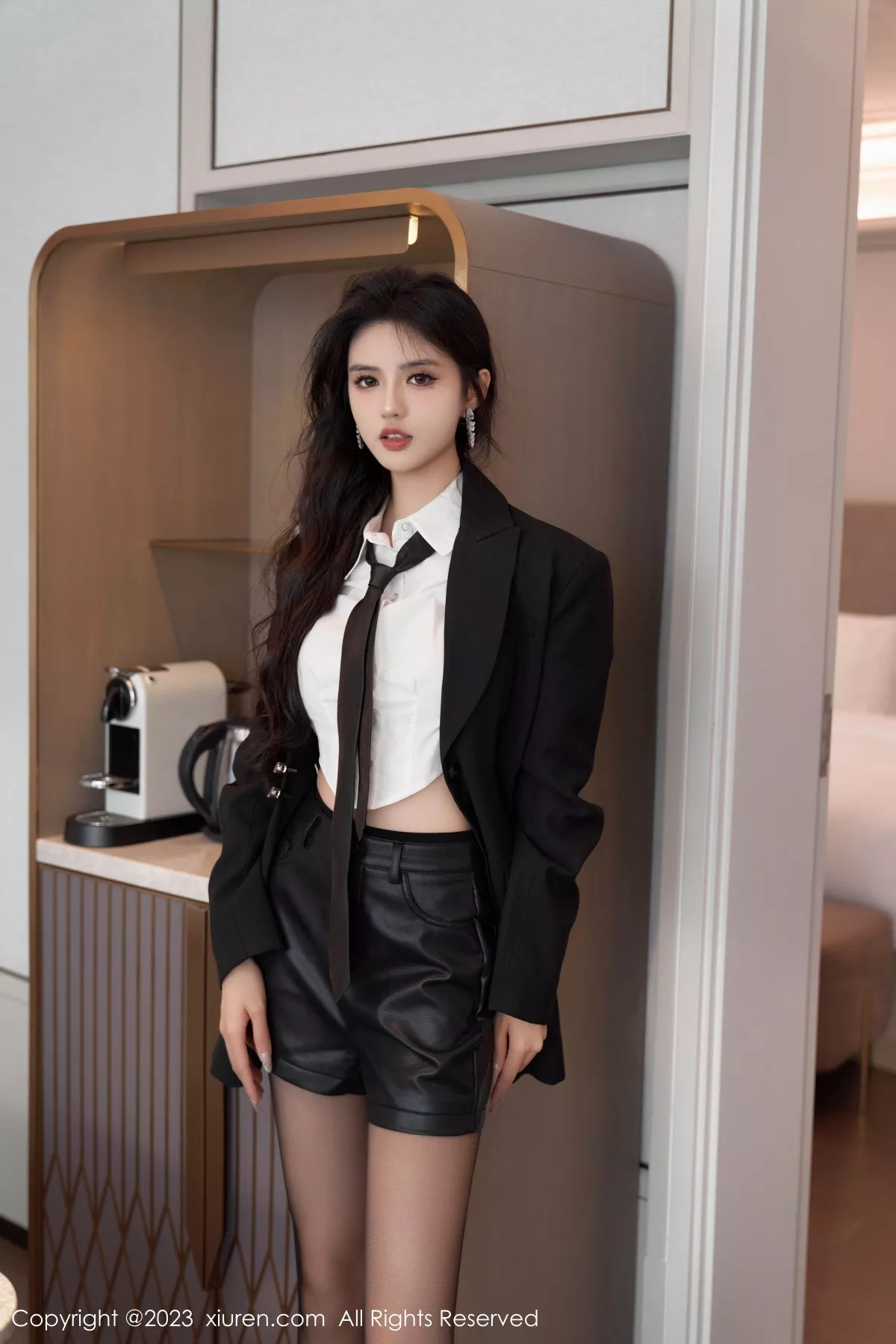 秀人集.com_[XiuRen秀人网]No.7560_模特浅浅Danny性感白T配黑短裙露黑色内衣配超薄肉丝诱惑写真98P