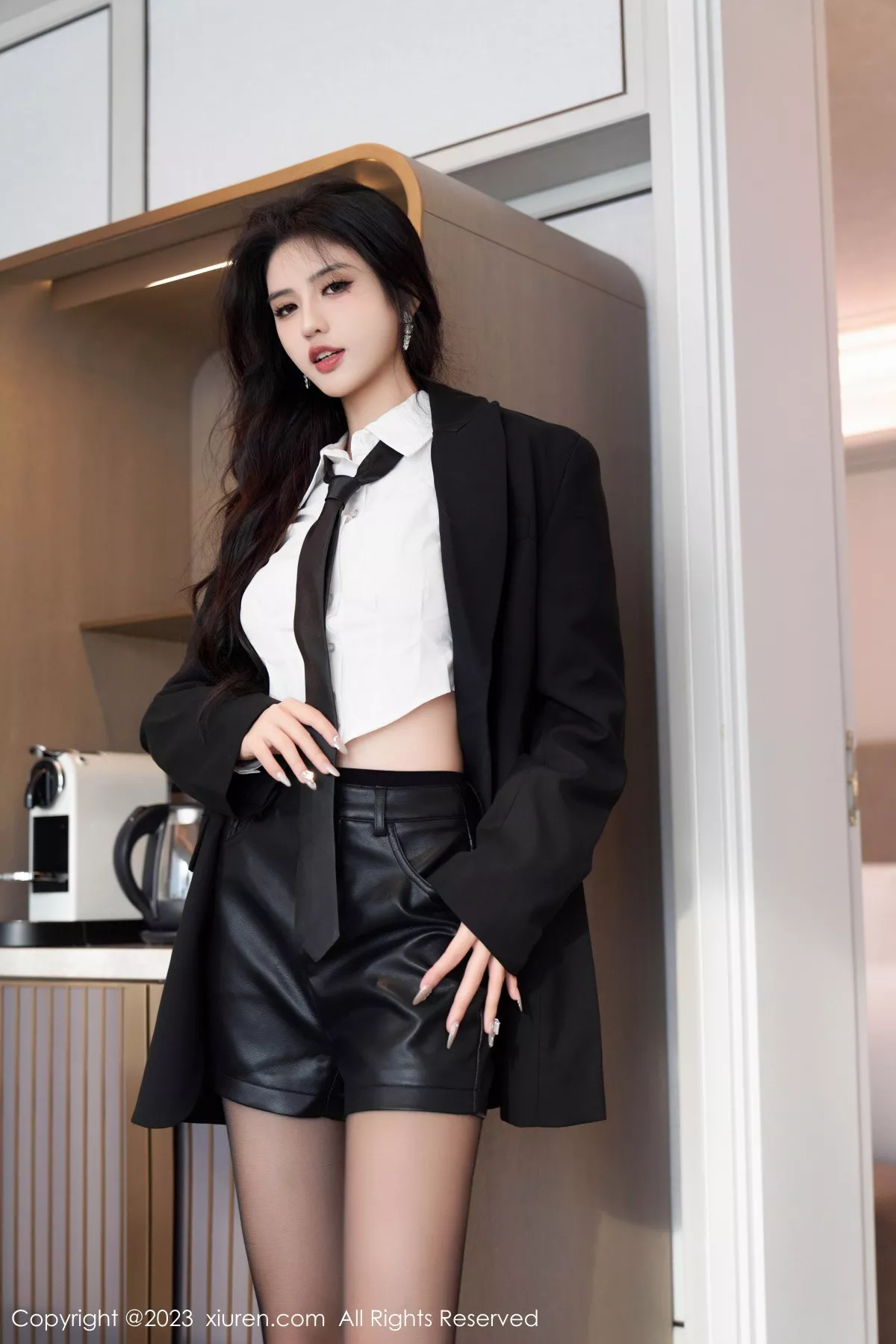 秀人集.com_[XiuRen秀人网]No.7560_模特浅浅Danny性感白T配黑短裙露黑色内衣配超薄肉丝诱惑写真98P