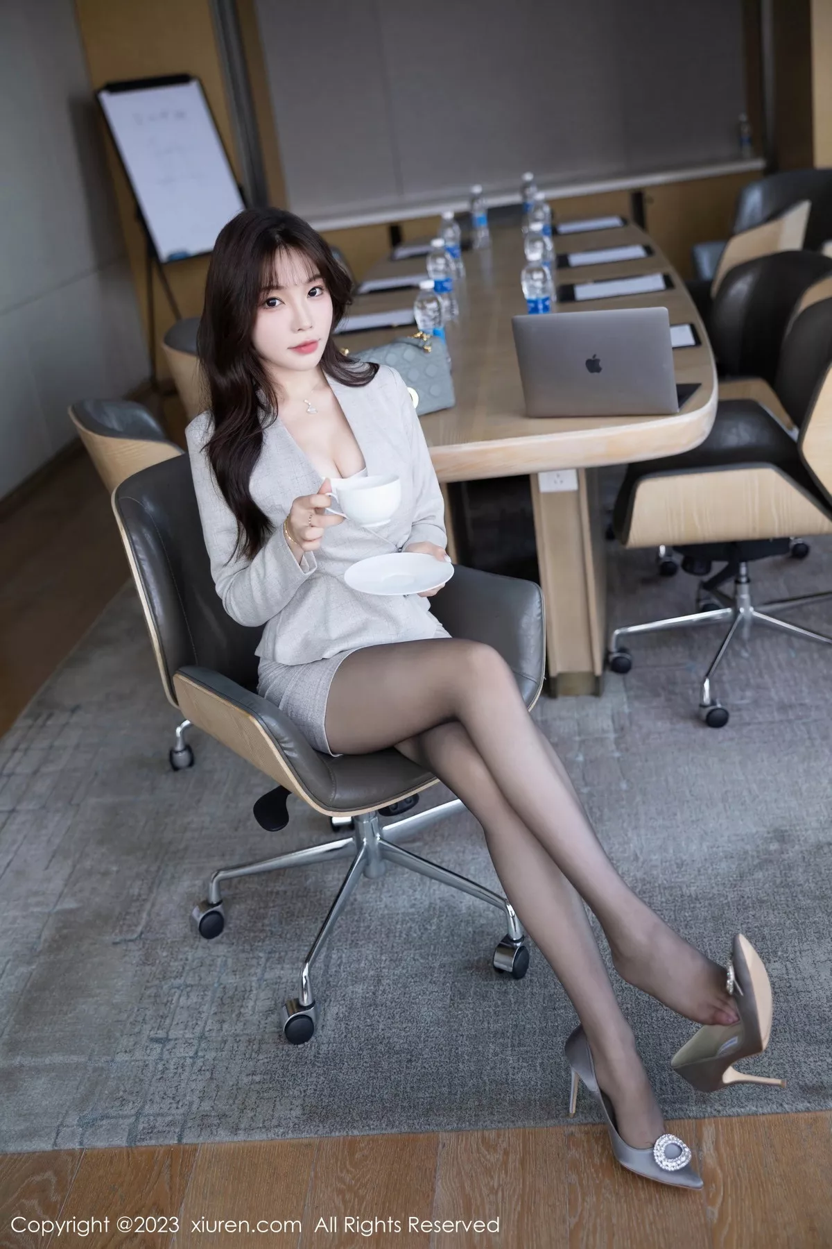 秀人集.com_[XiuRen秀人网]No.7577_女神徐莉芝Booty性感职员Ol短裙露超薄黑丝秀曼妙身姿诱惑写真102P